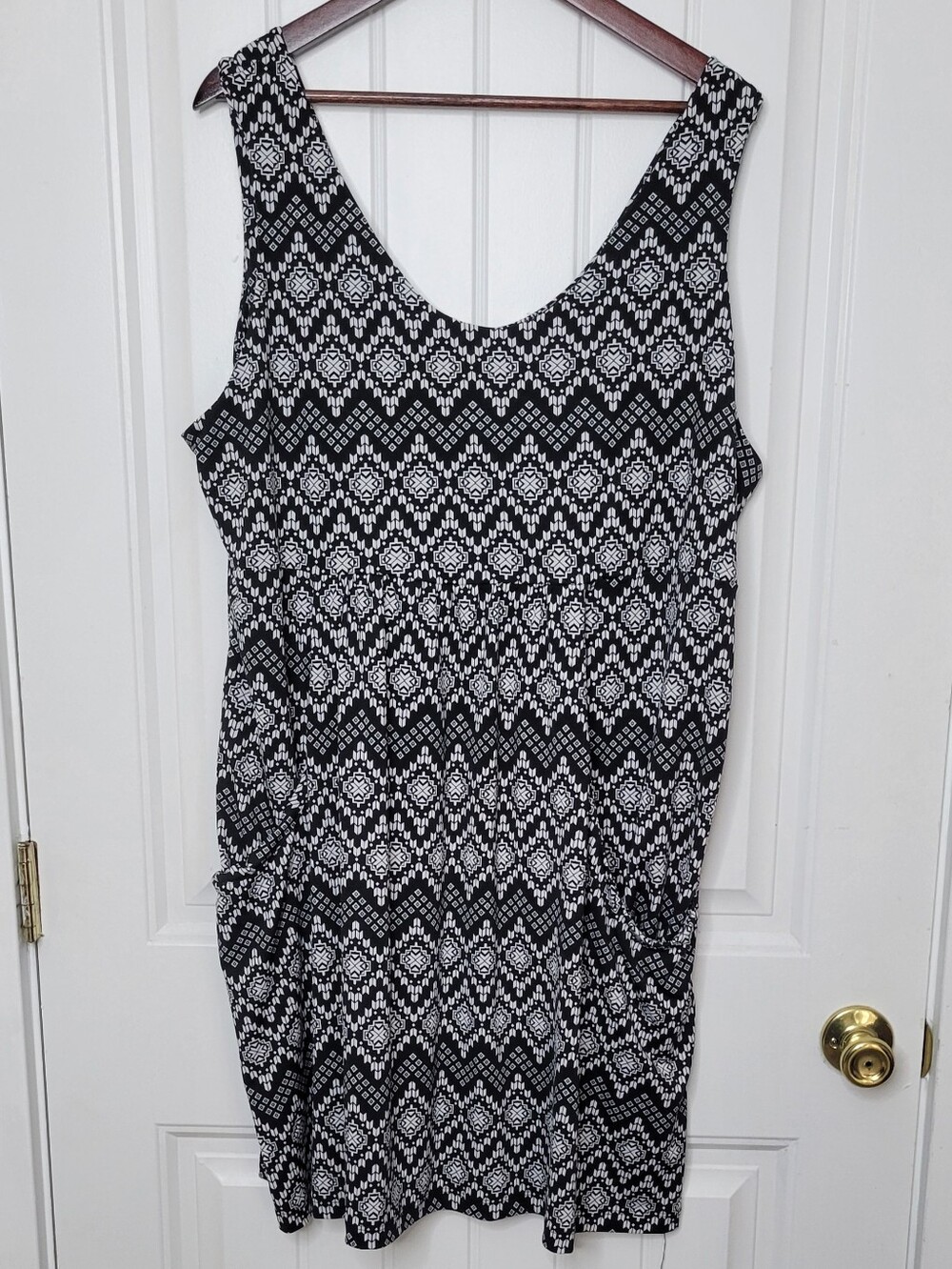 Portocruz Black & White Printed Sleeveless Women's Dress